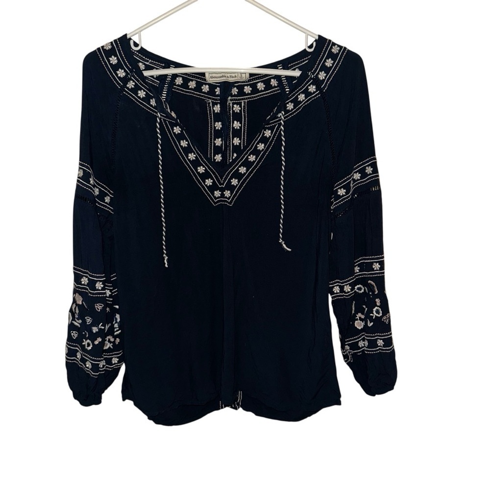 EUC Abercrombie & Fitch Blue Embroidered 3/4 Sleeve Blouse